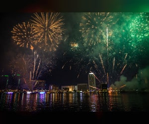 عروض-الألعاب-النارية-تضيء-سماء-دبي-في-2-ديسمبر-احتفالا-بعيد-الاتحاد